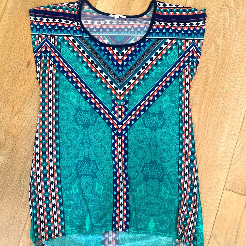 cute shirt! cool designs, barely worn. up to hip